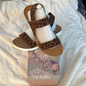 Very G leopard sandals